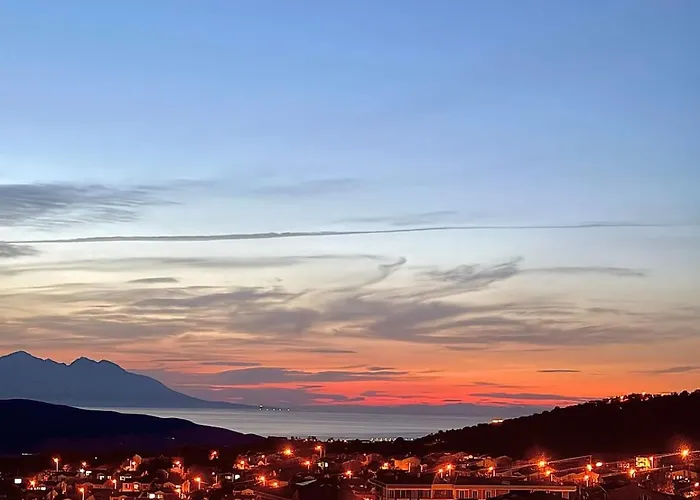 Casa Verano, Duplex With Sea And Mountain View بيت للعطل